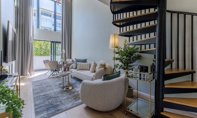 Cape Town Apartment | Luxury Sea Point 2 Bed Apartment | Pool