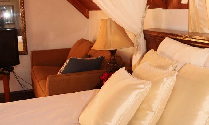 Governor's Harbour Apartment | Luxury Seafront Suite with Spectacular Sunset Views