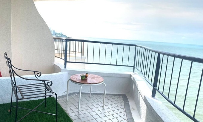 Tanjung Bungah Resort | Luxury seafront resort home