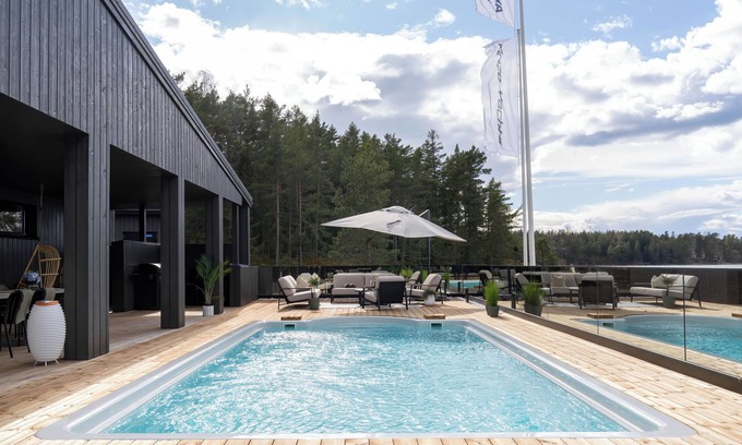 Porvoo Villa | Luxury seaside villa in the archipelago. Heated pool all year around.