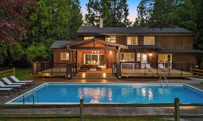 Maple Ridge House | Luxury Secluded 4-Bed Getaway with Heated In-Ground Swimming Pool