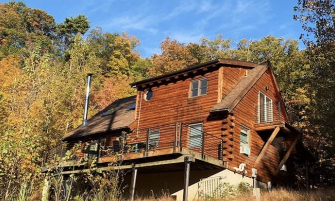 Catskill Cabin | Luxury secluded Catskill log cabin on creek-ski hike great restaurants mins away