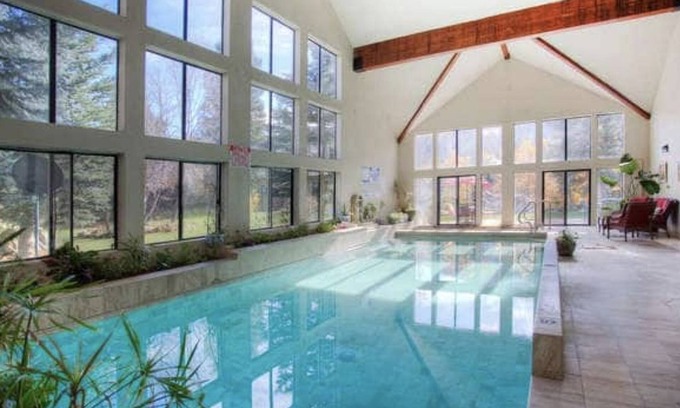 Midway House | LUXURY, SECLUDED LODGE SKI AND SWIM