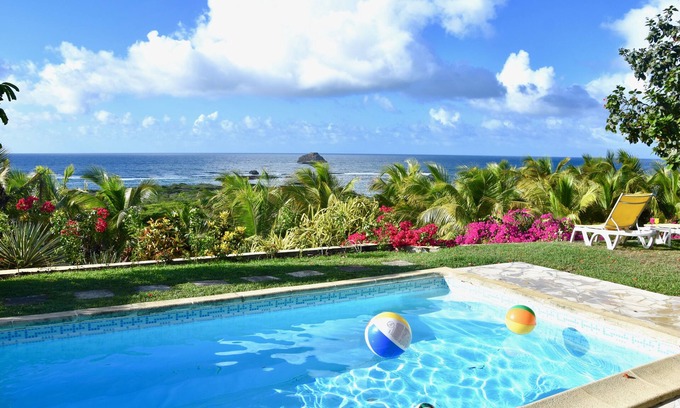 Saint-Francois Villa | Luxury secured villa with pool, view of the coconut trees, the lagoon & the sea