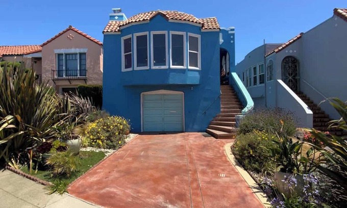 Excelsior House | Luxury SF Retreat! Private Patio/2bd/Full Kitchen