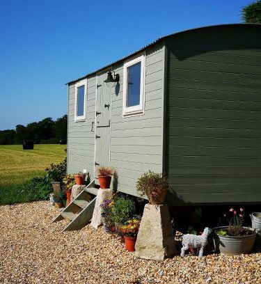 Woolhamton Apartment | Luxury Shepherd's Hut - The Hyde