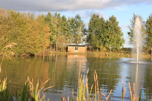 Stillingfleet Other | Luxury Shepherds hut - The Foxglove by the Lake
