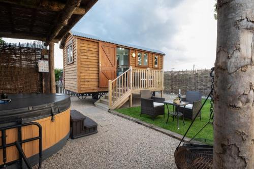 Shackerstone Other | Luxury Shepherds Hut, Hot Tub & Fenced Garden