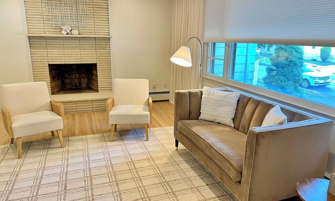 Pompton Lakes House | Luxury Single-Family Home – 3BR/2BA with Spacious Yard and Ample Parking