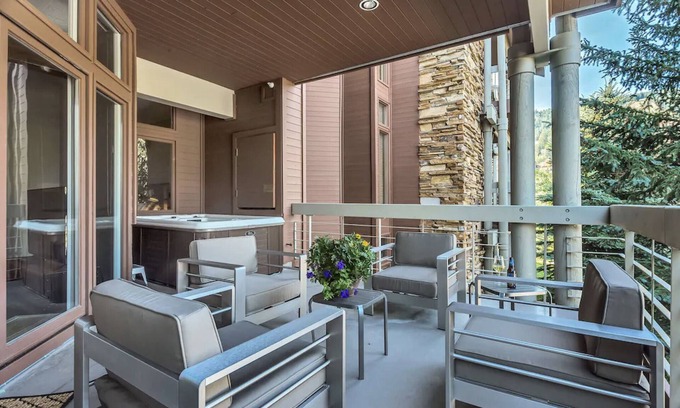 Deer Valley Condo | Luxury ski condo: 150 Yds to Lifts 100 Yds to SKi School @ Deer Valley!