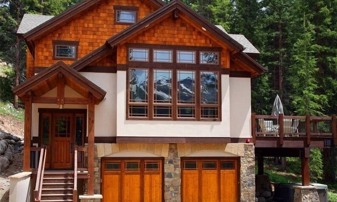 Blue River House | Luxury Ski Haus - Views, privacy, hot tub, town 7 min, Sleeps 10 w max 8 adults