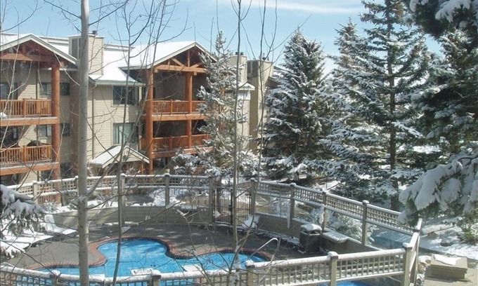 North Park City Condo | Luxury Ski-In/Ski-Out on the Slopes of Park City Mountain Snowflower 2B/2B Condo