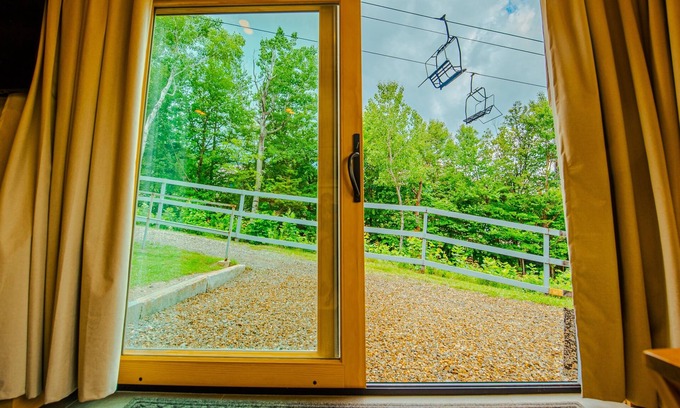 Carrabassett Valley Condo | Luxury Ski-In/Out Condo at Whiffletree SuperQuad