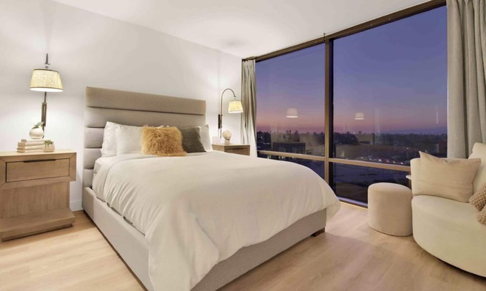 Marina del Rey Condo | Luxury Smart Home w/Gorgeous Waterfront Retreat + Amazing Sunset Views