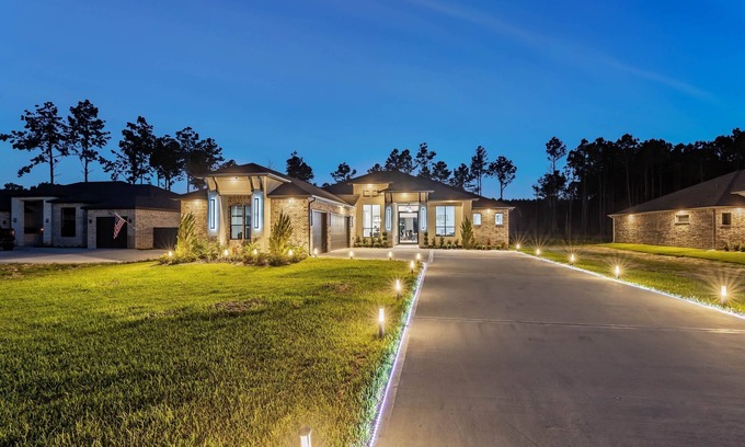 Barrett House | Luxury Smart Home Less Than A Hour From Houston