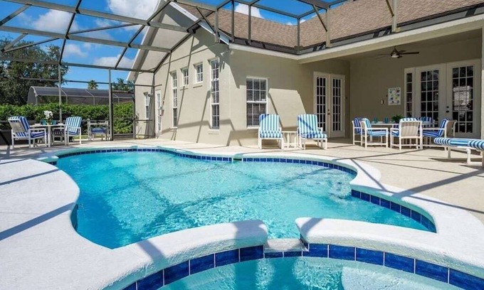 Windsor Hills House | Luxury South Facing Pool Hot Tub Pool Table Air Hockey Gym BBQ 2 Miles to Disney
