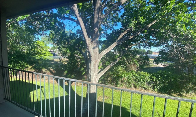 Southbelt/Ellington Apartment | Luxury South-Houston Apt