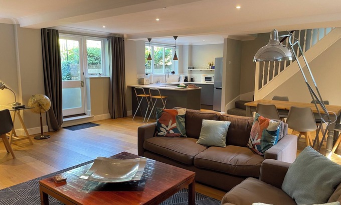 East Molesey Cottage | Luxury, space and a great location