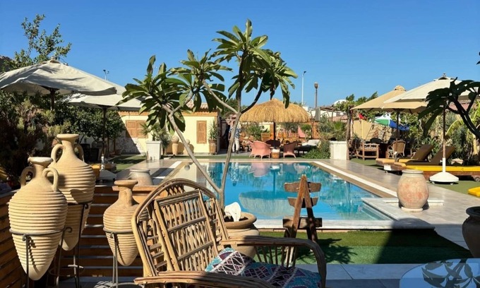Al Ahyaa Apartment | Luxury spacious rooftop apartment with private rooftop terrace and sea view.