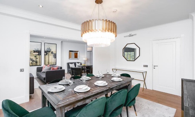 St. Johns Wood Apartment | ' Luxury & Spacious AirConditioned 4 Bed 4 Bath Apartment '