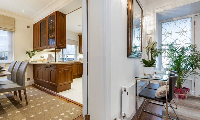 Bayswater House | Luxury Spacious Beautiful Town House In The Heart Of London