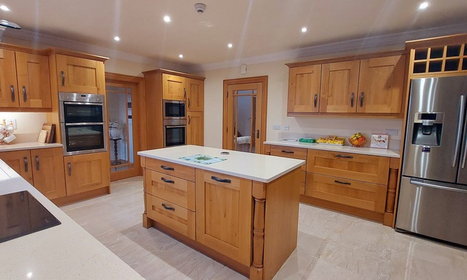 Loughbrickland House | Luxury Spacious New build Property 4500sq feet with fully equipped kitchen