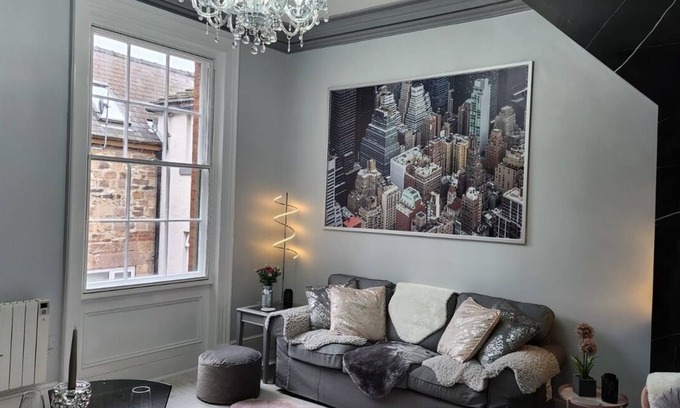 Belper Apartment | Luxury, Spacious one Bedroom Apartment in Lovely Quiet Courtyard, Town Location