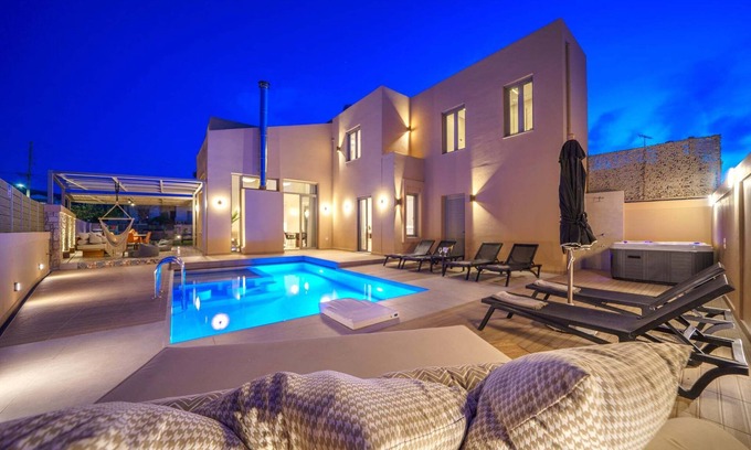 Pigi Villa | Luxury, Spacious Villa with private gym, just 4km from the sandy beach!