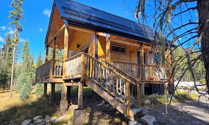 Nordegg Cabin | Luxury Stargazer Cottage - Joby Chungo