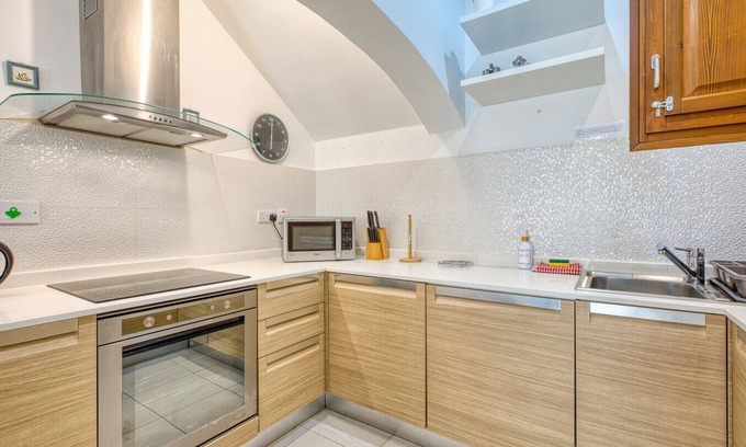 Ghajnsielem Apartment | Luxury Stay with Courtyard BBQ and Huge Pool