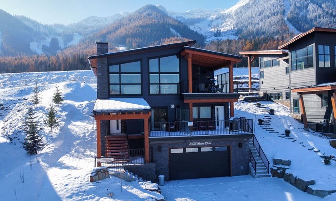 East Kootenay House | Luxury. Steps to the Timberline Chairlift