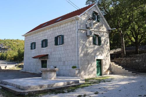 Blato na Cetini Apartment | Luxury stone apartment Matijević