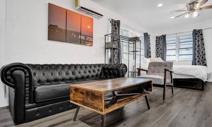 Central Fort Lauderdale Apartment | Luxury Studio near Everything - Parking - Beach