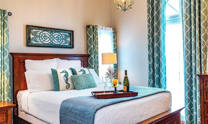 St. Augustine Condo | Luxury Studio w/no carpet-balcony-full kitchen-community pool & hot tub!