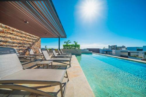 Centro Apartment | Luxury Studio with Pool and Gym - Modern and Central - at Syrena Condos 201