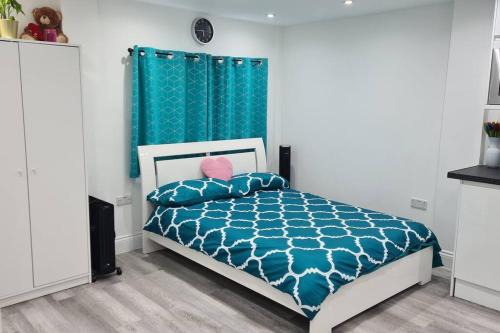 Rayners Lane Apartment | Luxury studio with parking whole unit to yourself