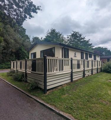 New Forest District Resort | LUXURY STUNNING SENSATION LODGE ON 5 STAR SHOREFIELD COUNTRY PARK New Forest ENTERTAINMENT AND LEISURE PASSES INCLUDED