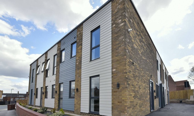 Pontefract Apartment | * Luxury Styled 1 Bedroom Apartment *