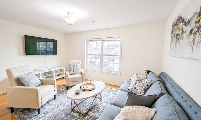 Stockade Historic District Apartment | Luxury Stylish Townhome King Beds WD Garage
