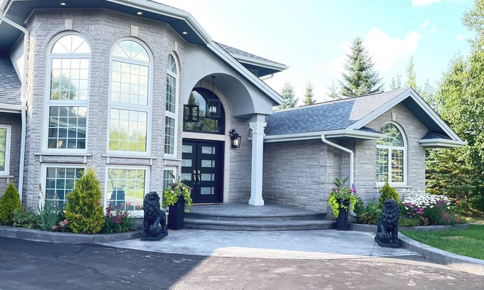 Sudbury House | Luxury Sudbury Lake house
