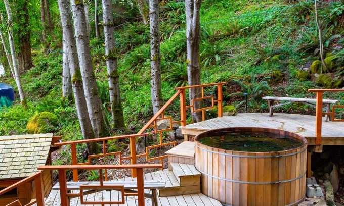 Salt Spring Island Bed & Breakfast | Luxury Suite with Cedar Hot Tub & View
