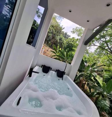 Prado Villa | Luxury Suite del Faro, Romance en la represa