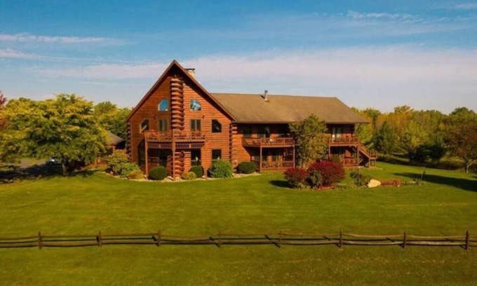 Point Au Roche Cabin | Luxury Suite in Famous Lodge - Jacuzzi + Lake Champlain