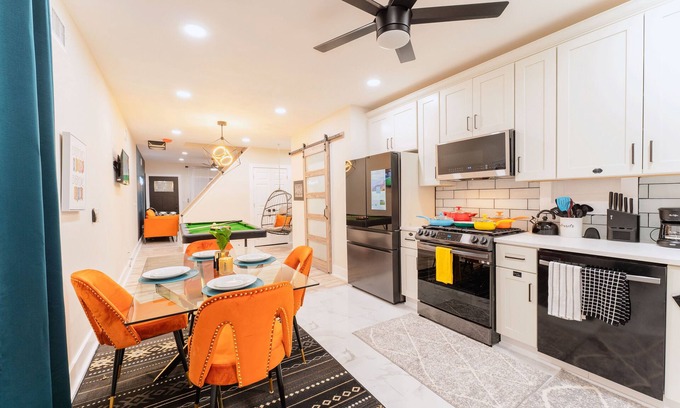 Orange House | Luxury Suite - Jacuzzi,Parking, Self Check-in & WiFI