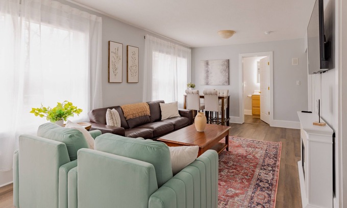 Midland House | Luxury Suite w/Blackout Blinds. Walk to Downtown. Pet Friendly; Full Fenced Yard