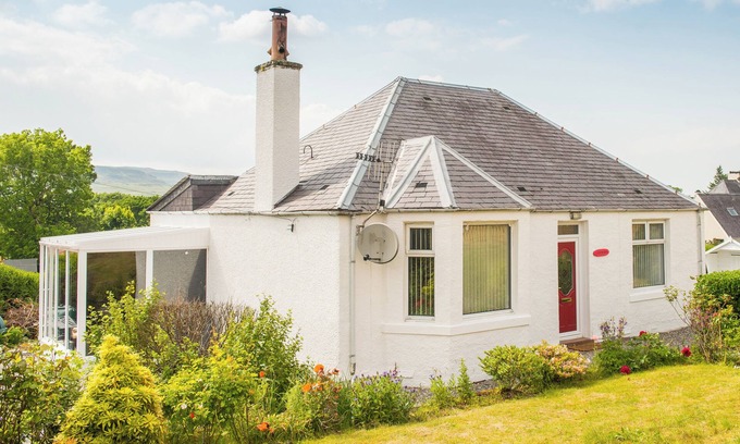 Achachork House | Luxury Super Central Cottage With a Hot Tub/Gym
