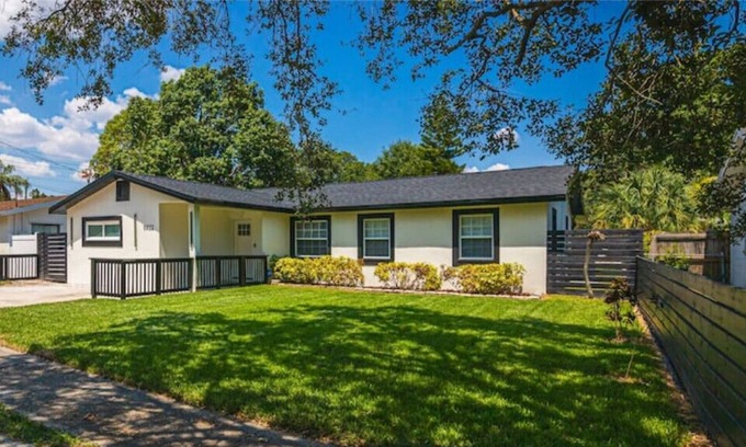 Port Tampa City House | Luxury Tampa home King bed 4BR