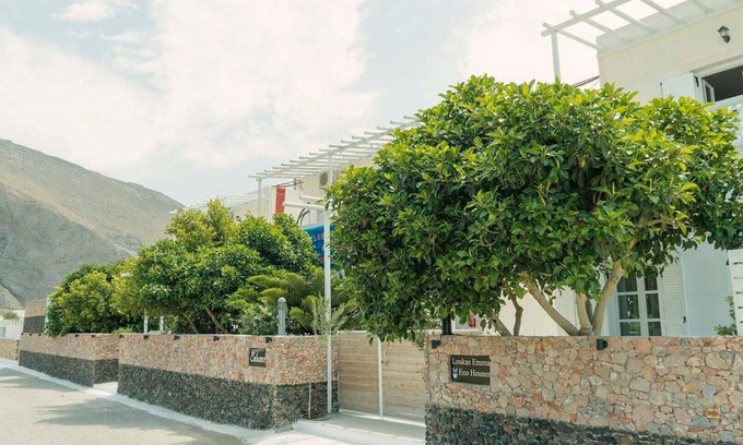 Perissa Apartment | Luxury Three Bedroom apartment with hot tub "L&E"