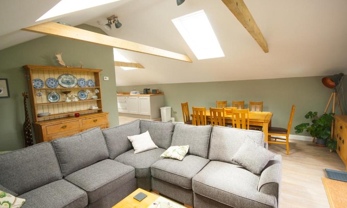 Romsey House | Luxury three bedroom property with hot tub