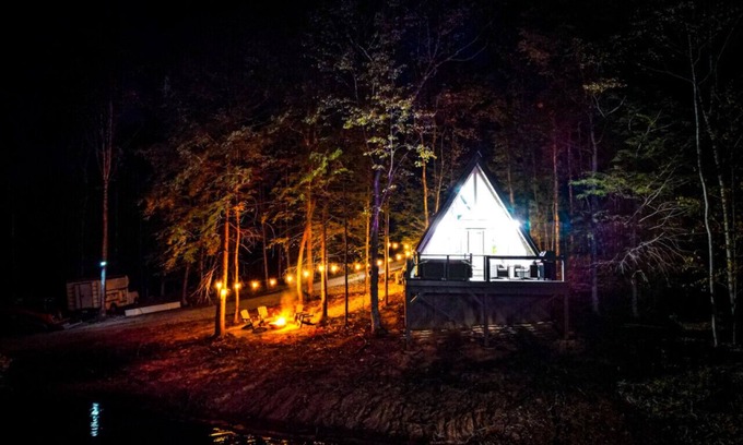 Campton Cabin | Luxury Tiny Cabin on Pond w/Hot Tub, Loft & Resort Game Room – 20 Mins to Red River Gorge